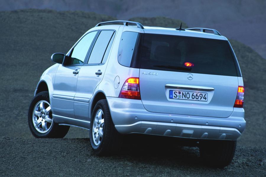  Mercedes-Benz ML500 2001 года  (фото 14 из 17)